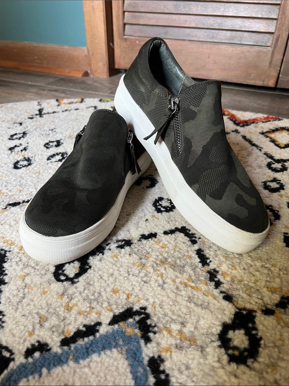 Steve Madden Women's Zipper Camo Sneakers - Camouflage
